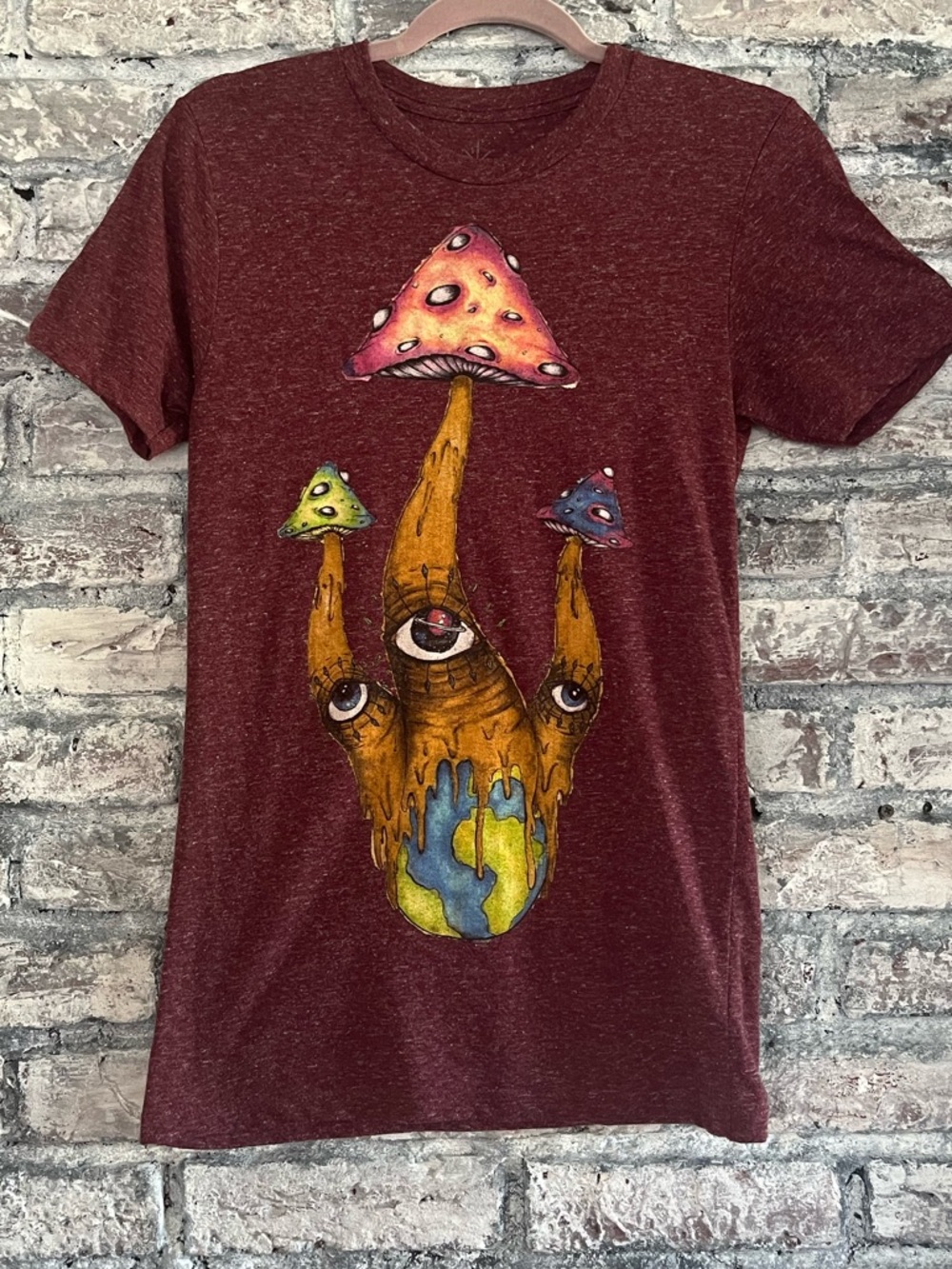 LIFE Clothing Co. Maroon Mushroom Graphic Tee excellent like new smoke/pet free
